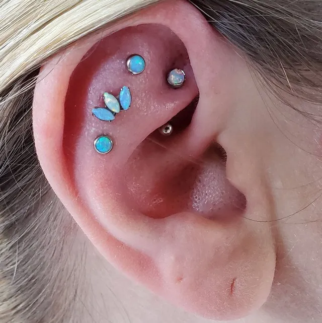 Opal ear piercing arrangement